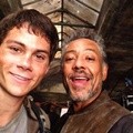 Dylan O'Brien Selfie dengan Giancarlo Esposito