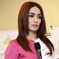 Ussy Sulistiawaty di Acara Launching Kosmetik Dissy