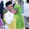 Krisdayanti Saat memeluk Sang Ayah