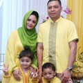 Krisdayanti Berfoto Bersama Keluarga