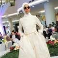 Gaun Putih Rancangan Norma Hauri di Fashion Nation 2015