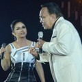 Kolaborasi Krisdayanti dan Bob Tutupoly di Konser 'Traya'