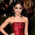 Vanessa Hudgens Hadir di Met Gala 2015