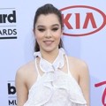 Hailee Steinfeld di Red Carpet Billboard Music Awards 2015