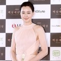 Honey Lee di Red Carpet Baeksang Arts Awards 2015