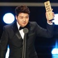 Jun Hyun Moo Raih Piala Best Variety Star (Male)