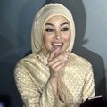 Terry Putri Ditemui di Gedung TransTV