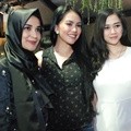 Shireen Sungkar, Kartika Putri dan Aura Kasih Hadiri Fashion Show Archipelago Digelar oleh Pistos