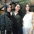 Zaskia Sungkar, Shireen Sungkar, Kartika Putri dan Aura Kasih di Fashion Show Archipelago