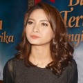 Acha Septriasa di Jumpa Pers Film 'Bulan Terbelah di Langit Amerika'