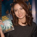 Acha Septriasa di Jumpa Pers Film 'Bulan Terbelah di Langit Amerika'