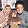 Oki Setiana Dewi dan Suami Bersama Anak Maryam Nusaibah Abdullah