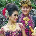 Foto Pre-Wedding Kadek Devi dan Calon Suami Mengenakan Busana Kebaya