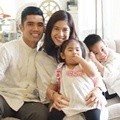 Dian Sastro Bersama Suami dan Anak-Anak