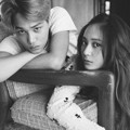 Kai EXO dan Krystal f(x) Misterius Akrab di Sofa