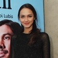 Melayu Nicole Hall di Syukuran Film 'Skakmat' dan 'Surat untuk Kartini'