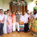 Keluarga Mario Irwinsyah dan Ratu Anandita Berfoto Bersama