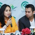 Nagita Slavina dan Raffi Ahmad Memberikan Keterangan Kepada Pers