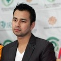 Raffi Ahmad Memberikan Keterangan Kepada Pers