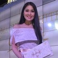 Sandra Dewi Kenakan Busana Karya Priyo Oktaviano