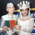 Ayudia Bing Slamet dan Ditto Pamer Buku Nikah