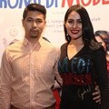 Erick Iskandar dan Kartika Putri di Gala Premier Film 'Komedi Moderen Gokil'