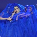 Andien Tampil Serba Biru di Konser 'Metamorfosa'
