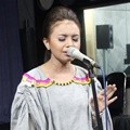 Rossa Latihan Vokal di Studio Erwin Gutawa