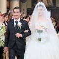 Chelsea Olivia Didampingi oleh Ayahnya Menuju Altar