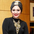 Viona Rosalina di Resepsi Pernikahan Glenn Alinskie dan Chelsea Olivia