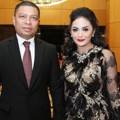 Krisdayanti dan Raul Lemos di Resepsi Pernikahan Glenn Alinskie dan Chelsea Olivia