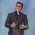 Penampilan Tulus di Konser 'Dua Ruang'