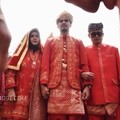 Mario Irwinsyah Kenakan Baju Adat Minangkabau