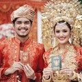 Senyum Semringah di Wajah Kedua Mempelai