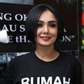Yuni Shara di Konferensi Pers 'Sejuta Oksigen Kaleng untuk Korban Asap'