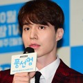 Lee Dong-wook Saat Menjawab Pertanyaan di Jumpa Pers Drama 'Bubblegum'