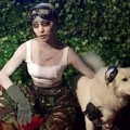 Luna f(x) Hadir Kenakan Kostum Nux dari Film 'Mad Max: Fury Road'