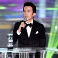 Toy Raih Piala Top 10 Artist