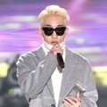Zion. T Raih Piala Top 10 Artist