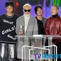 Zion. T dan Hyukoh Wakili 'Infinite Challenge' Terima Piala Hot Trend Award