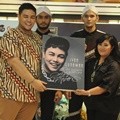 Ivan Gunawan Luncurkan Otobiografi 'Aku Berkarya dengan Cinta'