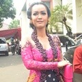 Julia Perez Tiba di Balai Sudirman untuk Wisuda