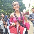 Julia Perez Tiba di Balai Sudirman untuk Wisuda