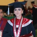 Julia Perez Raih Gelar Sarjana Hukum