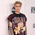 Justin Bieber Kenakan Kaos Nirvana