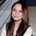 Rossa Ditemui di Studio Erwin Gutawa