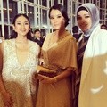 Happy Salma, Marcella Zalianty dan Dewi Sandra Hadiri Festival Film Indonesia