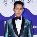 Lee Jung Jae di Red Carpet Blue Dragon Awards 2015