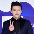 Kang Ha Neul di Red Carpet Blue Dragon Awards 2015