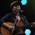 Sandhy Sondoro Hibur Penonton Monkey Lada Festival